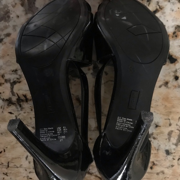 Black Peak Toe Heels - Picture 3 of 5